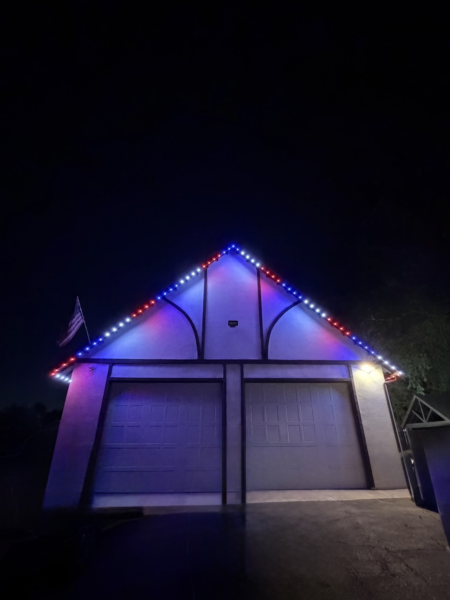 Garage gable in bluEmber patriotic red, white, and blue chase pattern